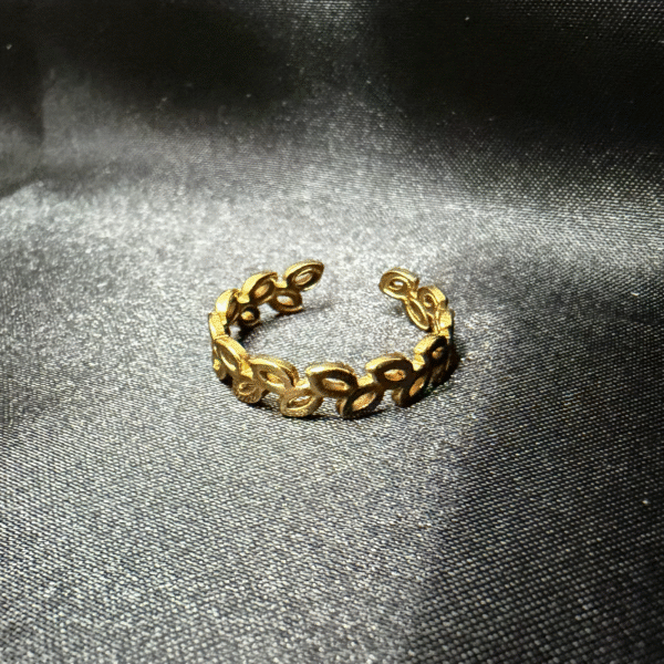 Dainty Leaf Ring