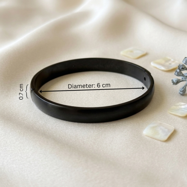 34 Black Minimalist Oval Bangle