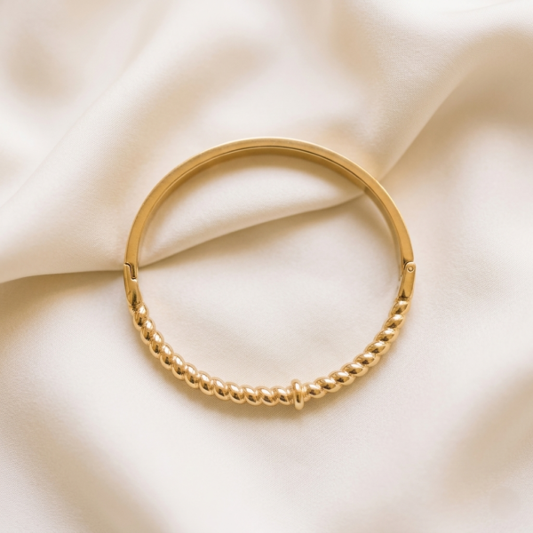 Gemini_Generated_Image_p4zoc3p4zoc3p4zo Gold Nail Silhouette Bangle