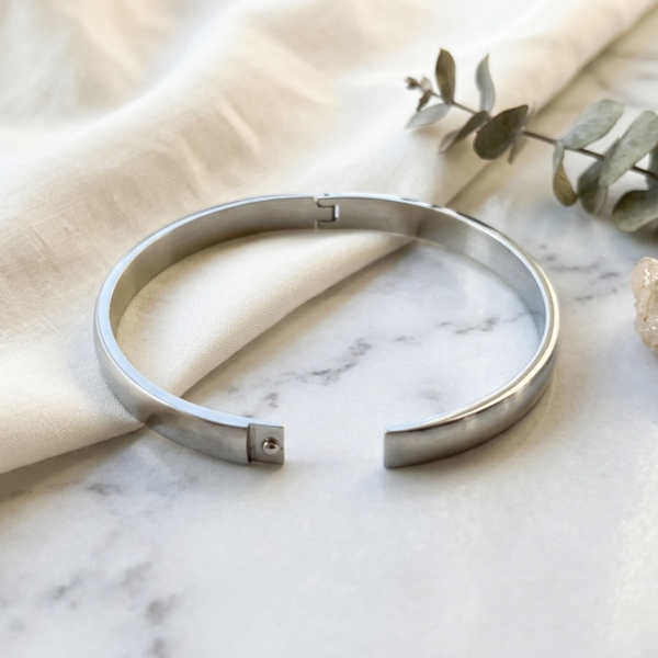 Silver Minimalist Oval Bangle